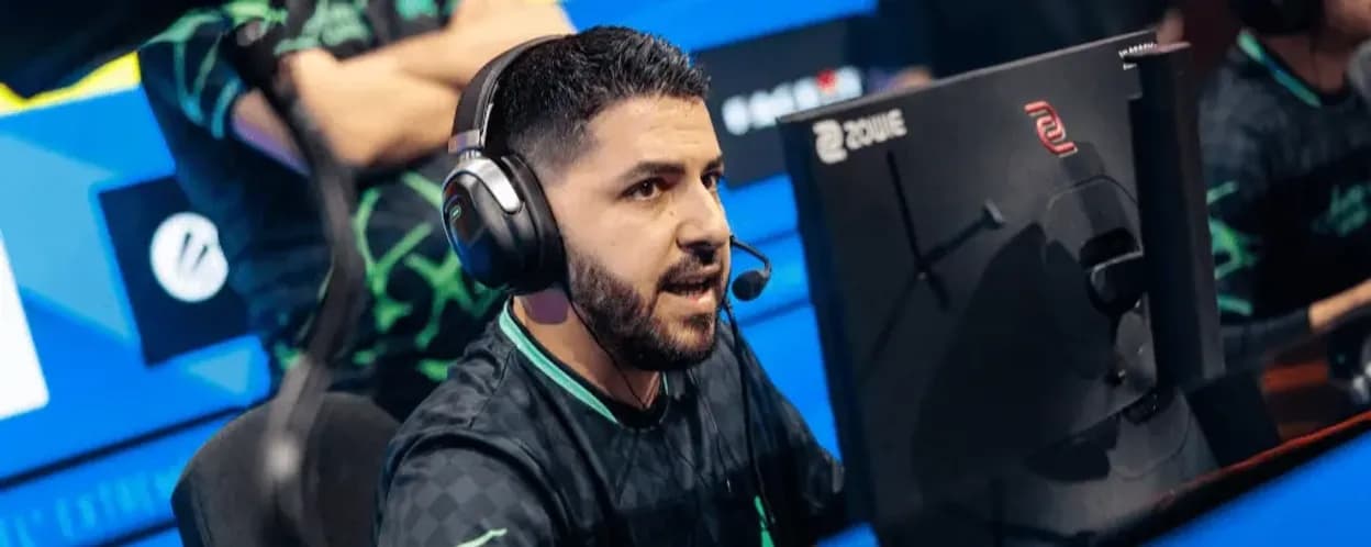 MAJ3R se aposenta como jogador e deixa aurora elenco do CS2