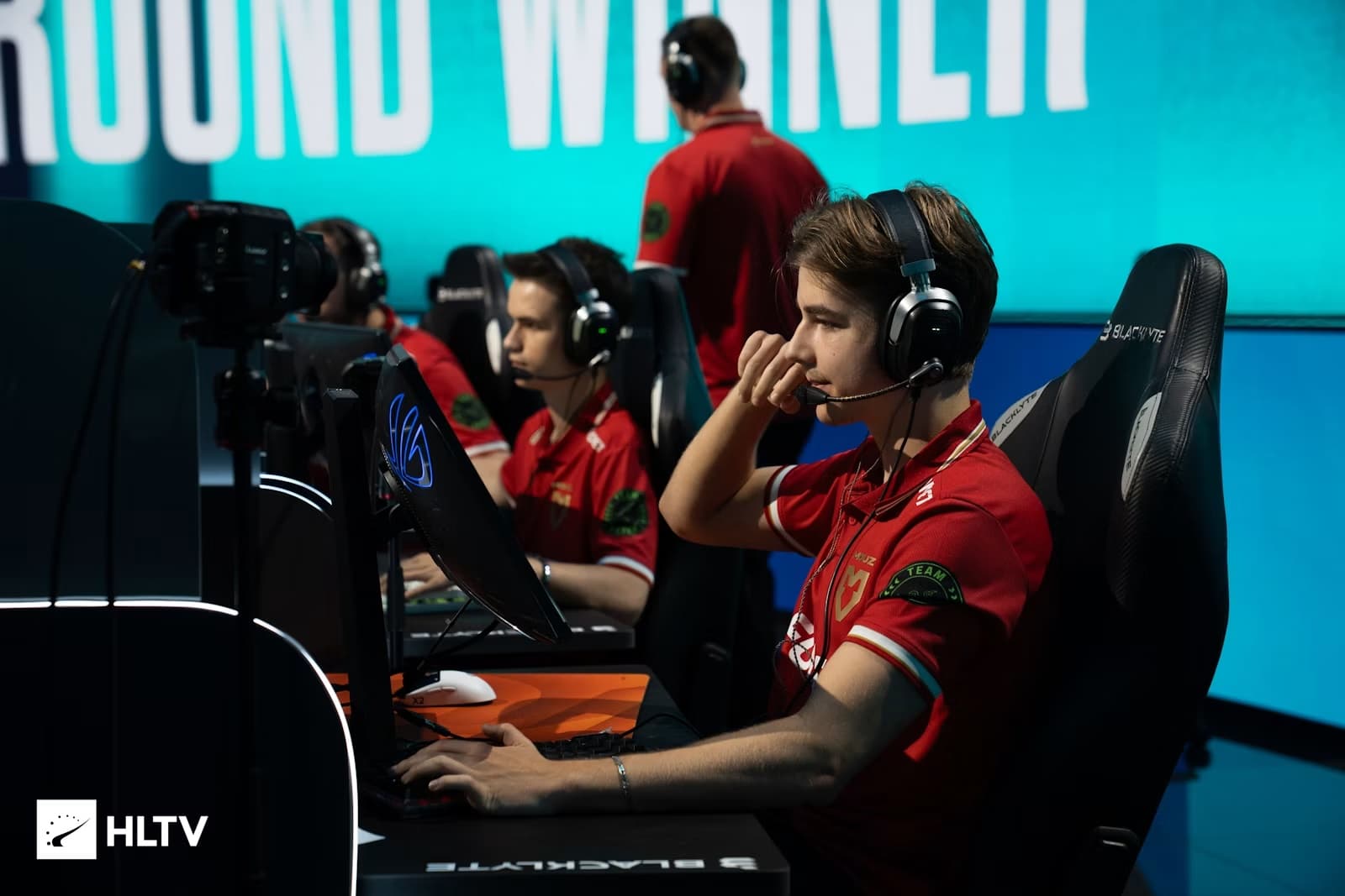 Mouz การกลับมาอย่างน่าทึ่ง Falcons 2-1 เพื่อรักษาสิทธิ์เข้ารอบรองชนะเลิศ BLAST Open Porto